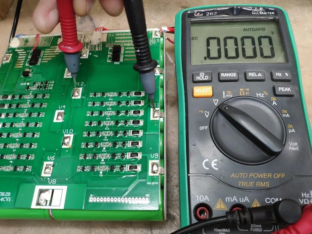 Измеряем напряжение ячеек