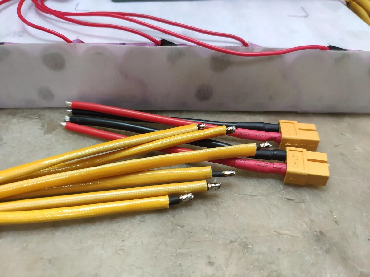 Подготавливаем силовые провода