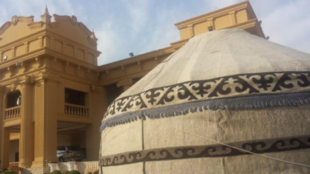 Шейх Катара Сани бин Абдулла Алсани собрал кыргызскую юрту в Дохе