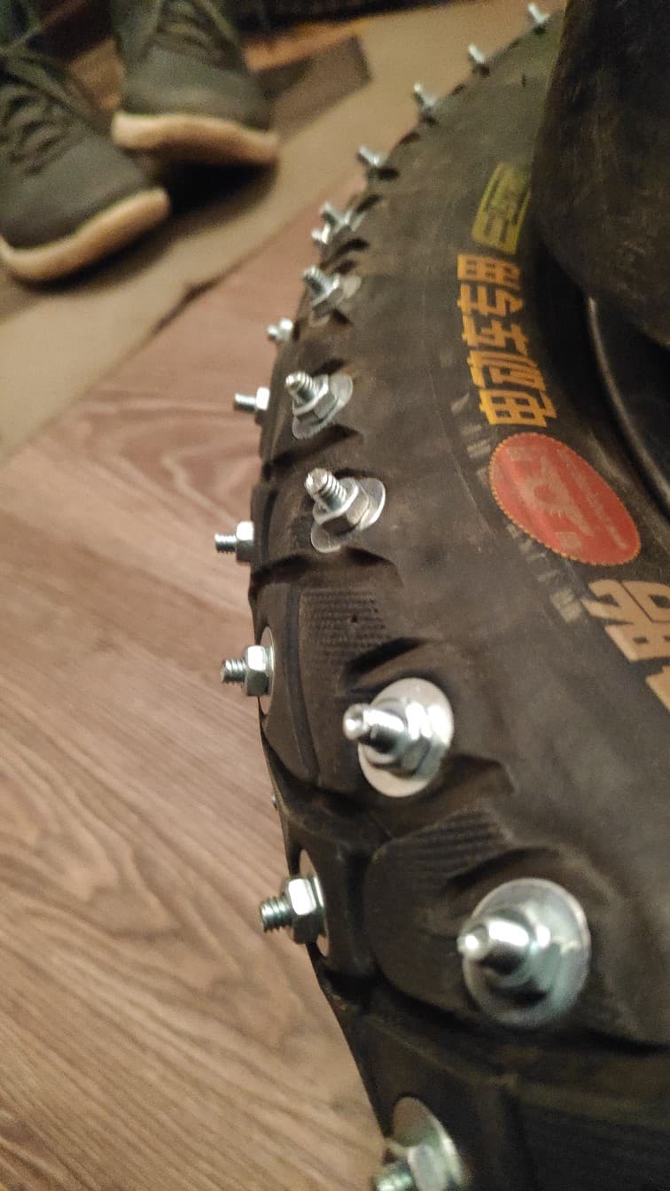 Шипованная резина моноколеса