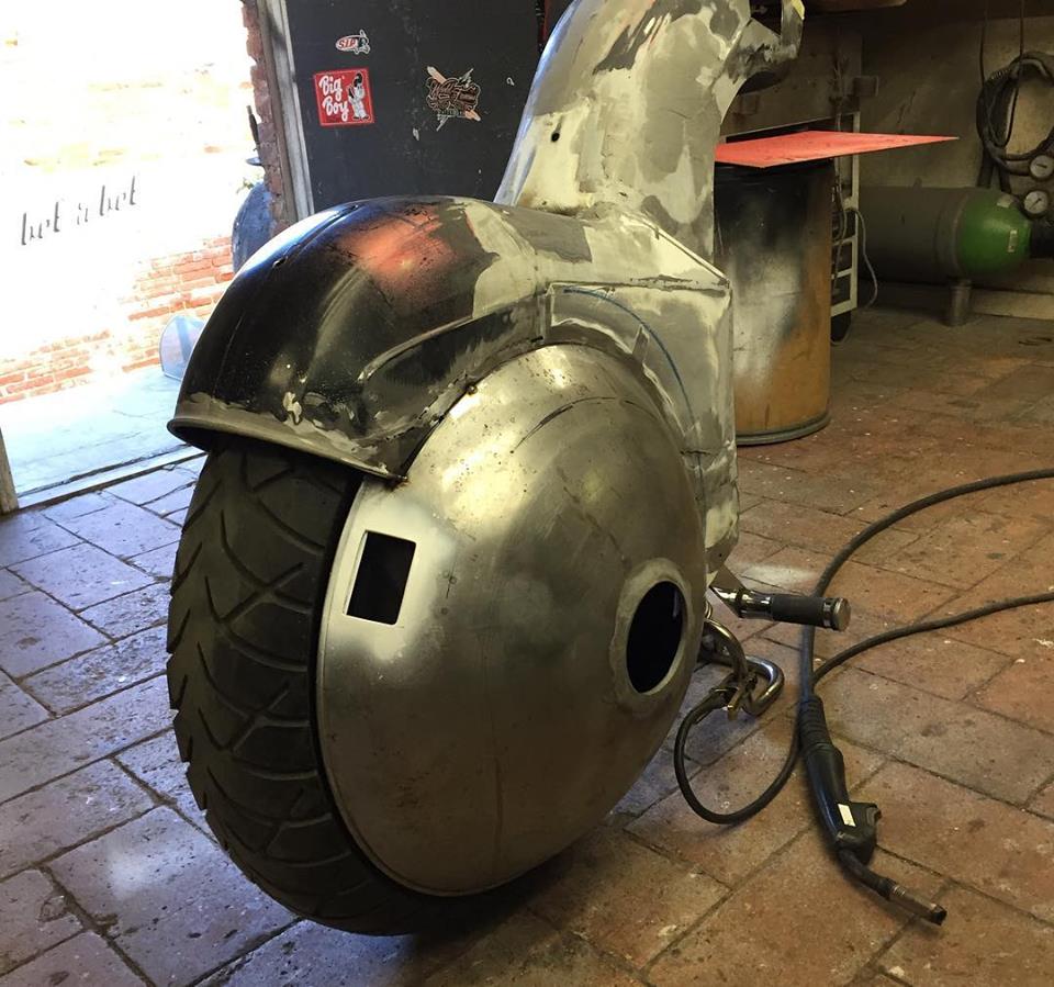 Сначала был сделан корпус без мелких деталей