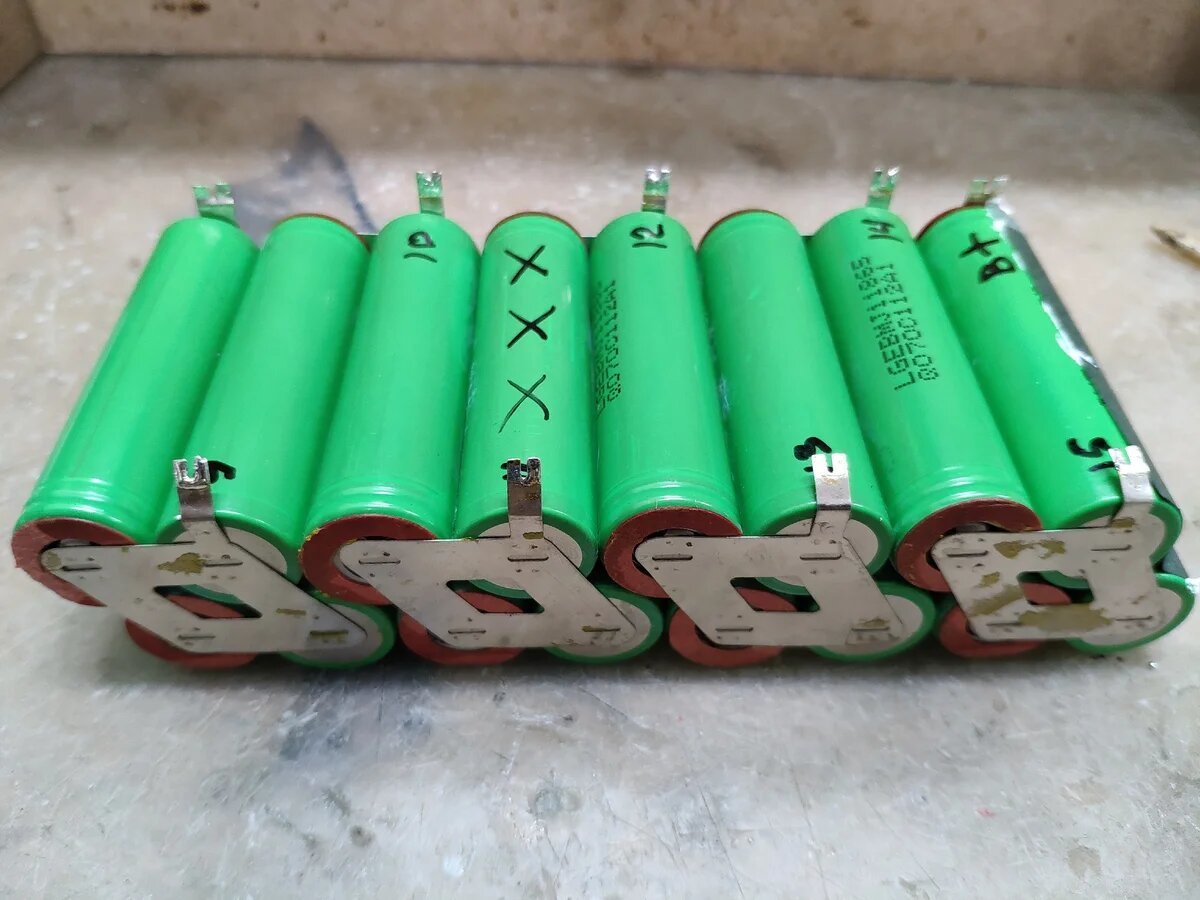 Снимаем торцевые изоляторы