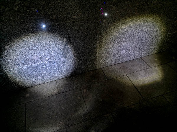 Сравнение света фары, слева V10f, справа V8