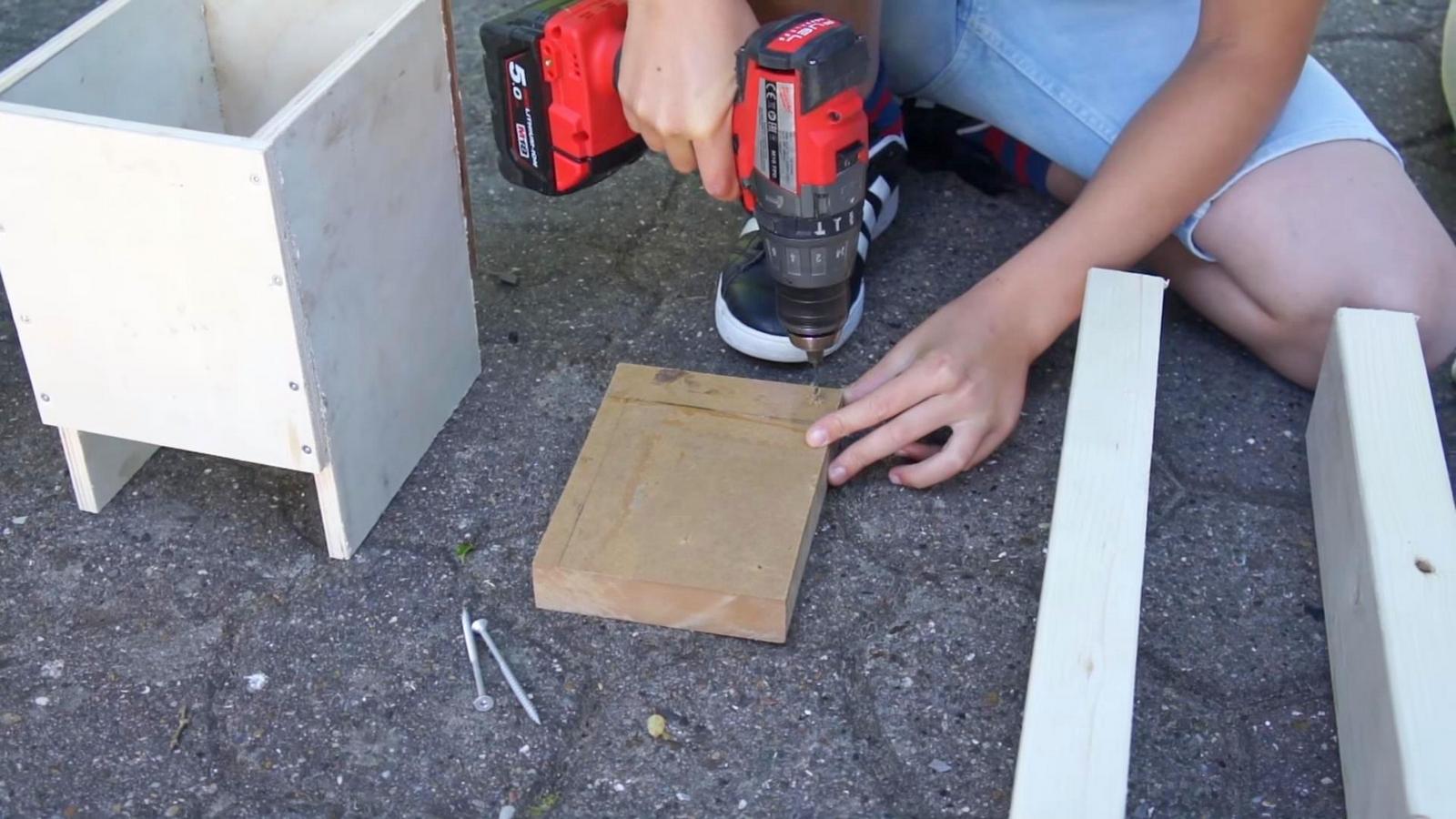 Сверлим отверстия для саморезов