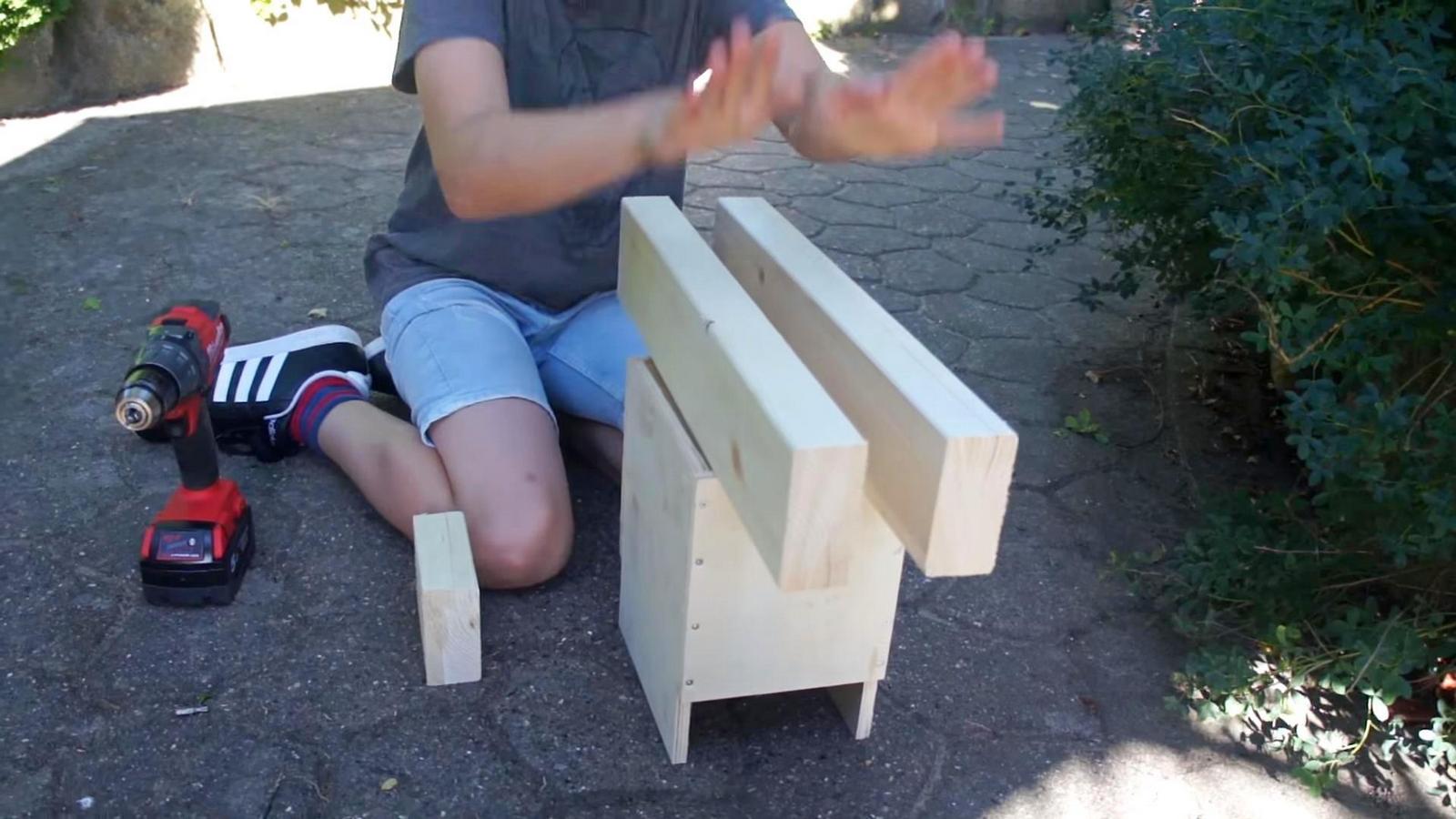 Вбиваем крышку до упора