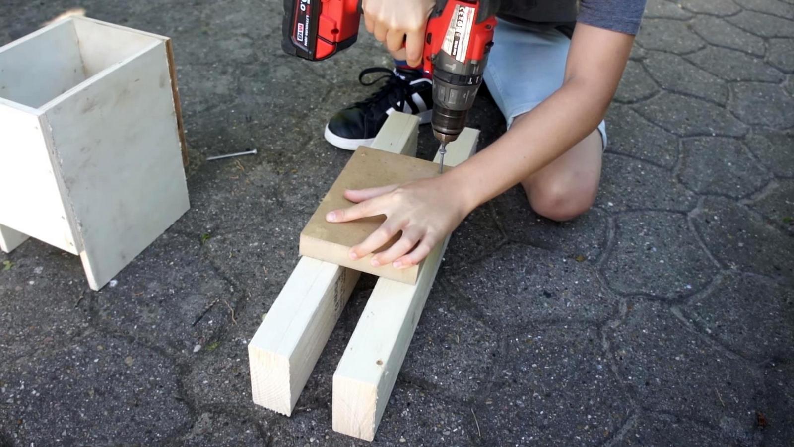 Вкручиваем саморезы