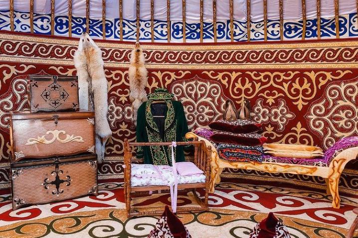 Внутри Казахской юрты
