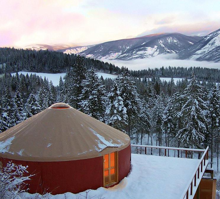 Юрта зимой в горах