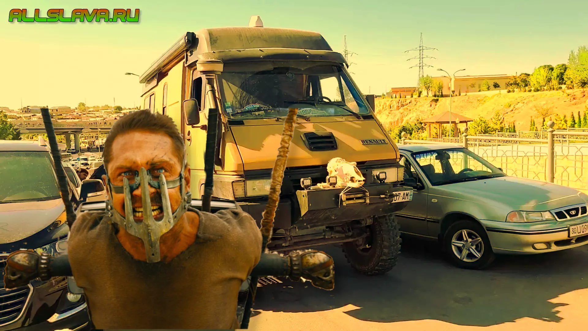 Что делает Безумный макс в Самарканде?