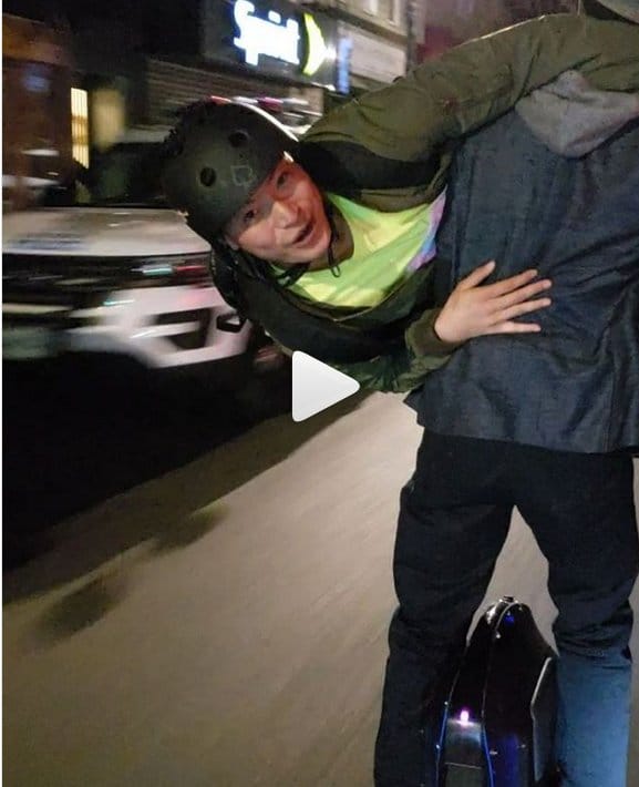 Доставка людей на моноколесе