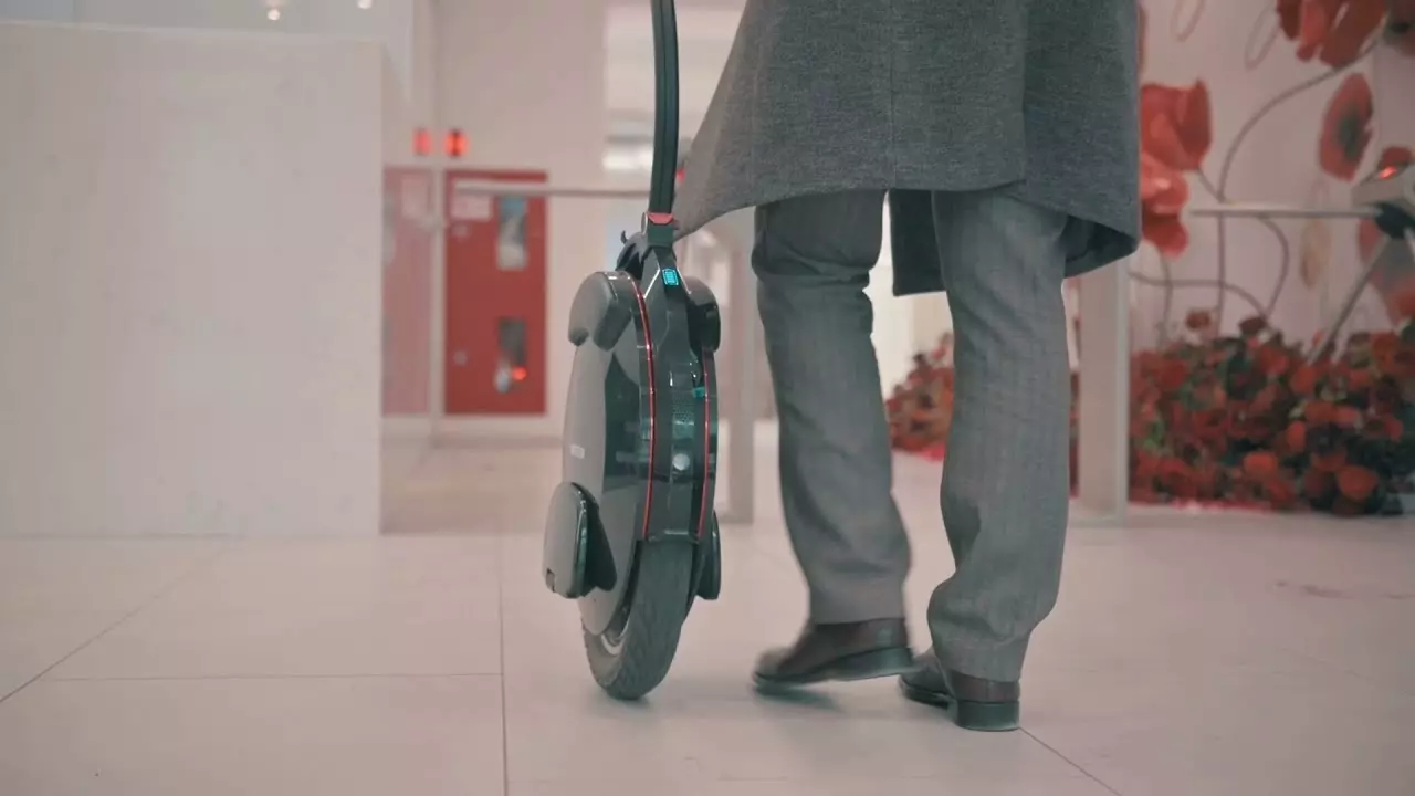 На работу на моноколесе