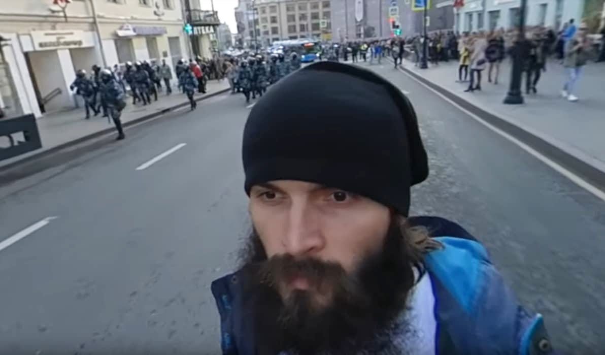 Побег от ОМОНа на моноколесе