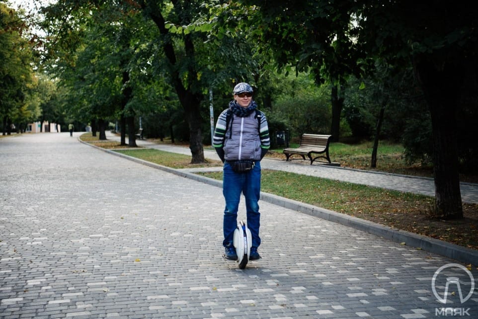 Сергей - езда на моноколесе