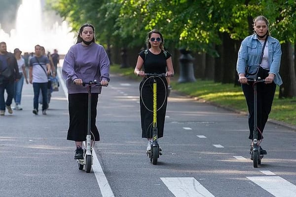 Электросамокаты в парке