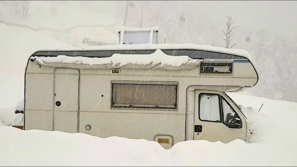 Как живётся зимой в автодоме с солнечными парусами