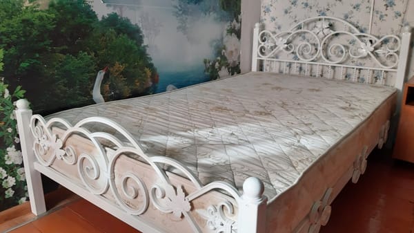 Металлическая кровать